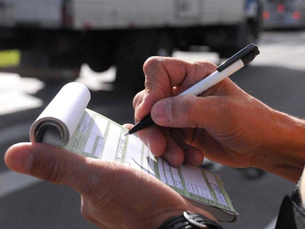 Autuações de trânsito continuam suspensas em Guarapari, decide TRF